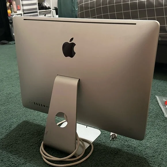 iMac nothing wrong with it everything works and is in good condition
